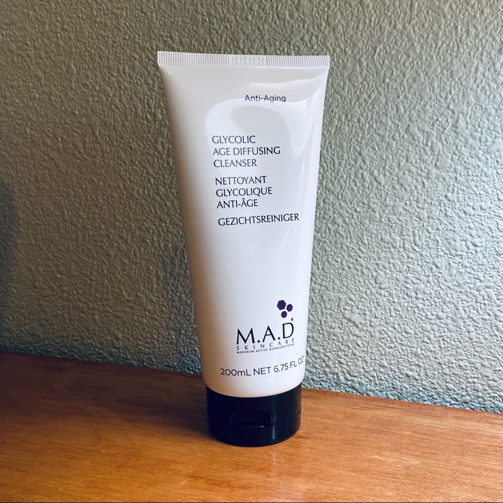 GLYCOLIC AGE DIFFUSING CLEANSER